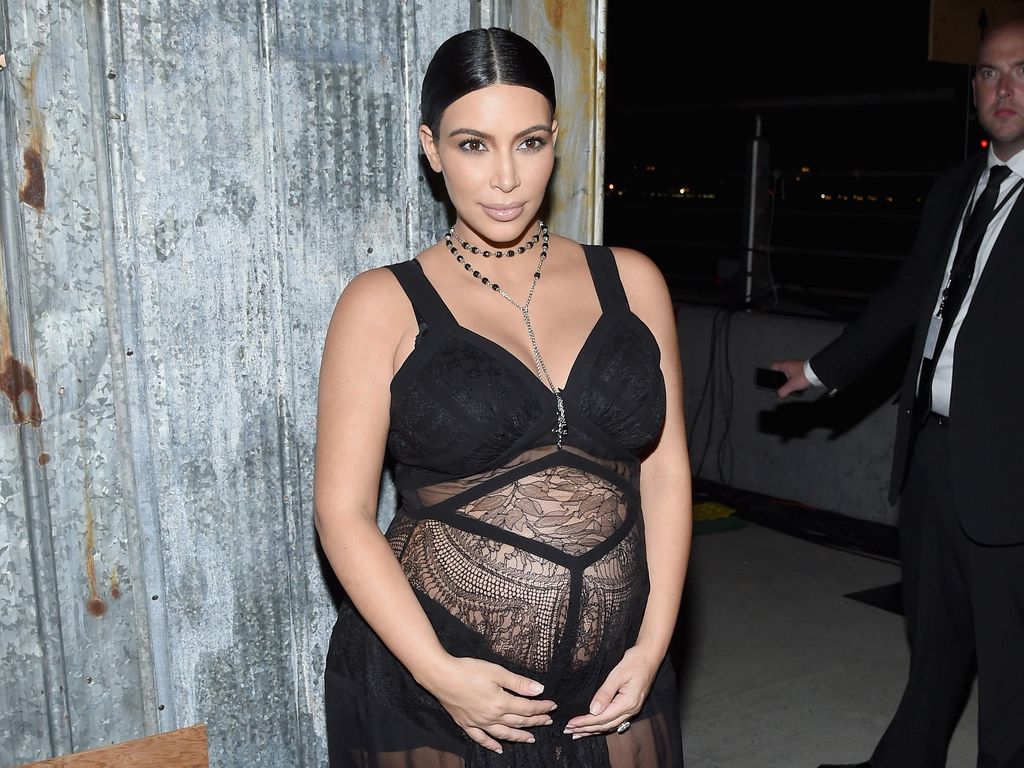Kim Kardashian Rilis Skims Maternity, Dituduh Langsingkan Perut Ibu Hamil Kim Kardashian Rilis Skims Maternity, Dituduh Langsingkan Perut Ibu Hamil