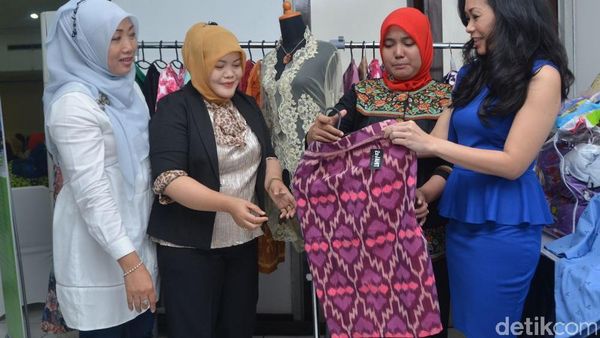 Blue Bird Peringati Hari Ibu