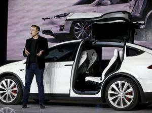 Cukup Tekan Tombol, Mobil Tesla Bisa Parkir Sendiri Cukup Tekan Tombol, Mobil Tesla Bisa Parkir Sendiri