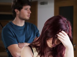 Punya Kekasih Perhatian Tapi Selalu Mengekang, Lanjut atau Tinggalkan?