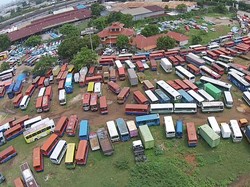 Ini Penampakan dari Udara Ratusan Metromini yang Dikandangkan Dishub DKI