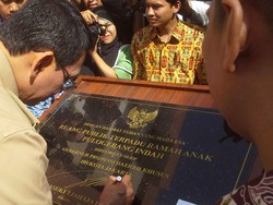 Resmikan Ruang Publik Ramah Anak di Cakung, Ahok Minta Lampu yang Terang