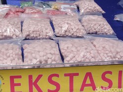 Polisi Bekuk Mahasiswa Pengedar Pil Ekstasi di Jambi