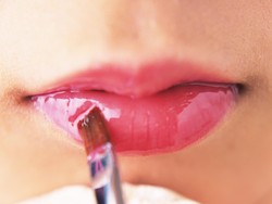 Gara-gara Tester Lipstik di Sephora, Wanita Ini Kena Herpes