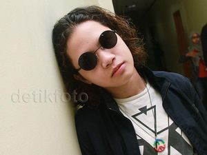 Skakmat! Begini Jadinya Saat Dul Kenalkan Steffi Zamora ke Ahmad Dhani Skakmat! Begini Jadinya Saat Dul Kenalkan Steffi Zamora ke Ahmad Dhani