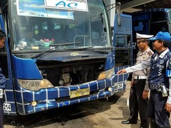 Ban Tidak Layak, Empat Bus di Terminal Palabuhanratu Dikandangkan