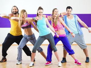 Viral Pengantin Jawa Asyik Zumba Bareng Tamu Pernikahan, Energik Banget Viral Pengantin Jawa Asyik Zumba Bareng Tamu Pernikahan, Energik Banget