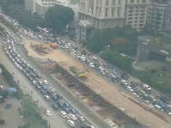 Ruas Sudirman Masih Macet Jelang Libur Natal, Begini Penampakannya