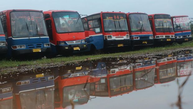 Respons Transjakarta Lemah, Metromini Lambat Berbenah (EMB6)