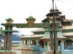 Ummil Qura, Masjid Tua Antik di Tepi Danau Maninjau