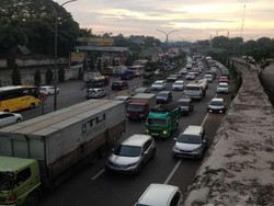 Tol Cikampek arah Bandung Macet 65 Km, dari Cawang sampai Dawuan