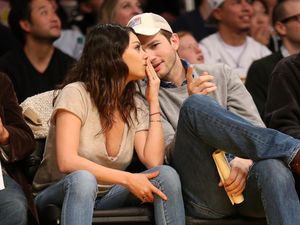 Mila Kunis Puji Ashton Kutcher Sebagai Ayah yang Aktif Mila Kunis Puji Ashton Kutcher Sebagai Ayah yang Aktif