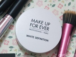 Product Review: Bedak Matte dari Make Up For Ever yang Tahan Lama
