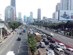 Terbaru, Ini Penampakan Macet Tak Berujung di Tol Dalam Kota Arah Cikampek