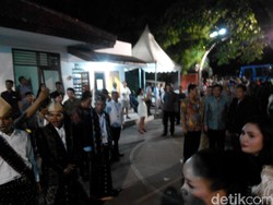 Malam Natal, Djarot Sambangi Gereja Tugu di Jakarta Utara