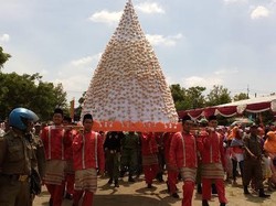 5.000 Layah dan Rebutan Tumpeng Onde-onde Raksasa Meriahkan Maulid Nabi