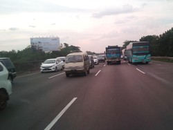 Cikampek Macet Parah, Polisi Berlakukan Contra Flow di KM 35