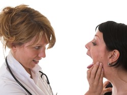 Aneh, Lidah Wanita Ini Menghitam dan Berbulu