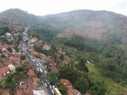 Pengendara Membeludak, Nagreg Arah Tasikmalaya Macet