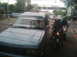Aduh, Banyak Angkot Ngetem Bikin Daerah Cililitan Macet Sore Ini