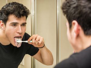 Mengapa Gosok Gigi Bisa Mengubah Rasa Makanan di Mulut?