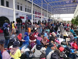 Hiruk Pikuk di Stasiun Pasar Senen dan Beda Suasana Liburan dengan Lebaran