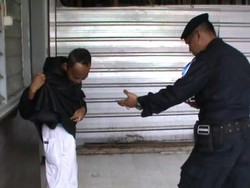 Gerak-geriknya di Kompleks Gereja Mencurigakan, Pria ini Digeledah Polisi