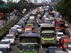 Macet Makin Menjadi di Pagi Hari, Apa Kabar Pengaturan Truk di Tol JORR