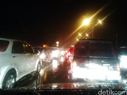 Jelang Malam Tahun Baru, Lalin di Tebet Mulai Macet