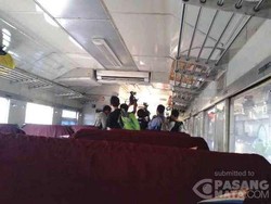 Gerbong Kereta Api Gaya Baru Terbakar di Stasiun Senen