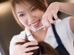 Seberapa Sering Sebaiknya Wanita Potong Rambut? Ini Saran dari Hairstylist