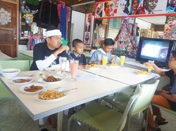 Bupati Dedi Tegur ABG Naik Motor Bertiga dan Tak Berhelm di Situ Wanayasa