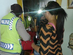 Polisi Temukan Pasangan Mesum Saat Sidak ke Sebuah Salon di Jagakarsa