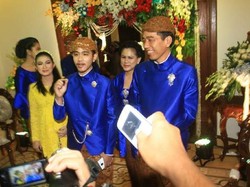 Raut Bahagia Jokowi dan Keluarga di Acara Mitoni untuk Calon Cucu