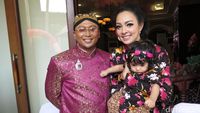 Reisa Kartika Gelar Tradisi Turun Tanah untuk Anak