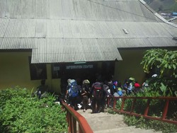 Gunung Semeru Diserbu Pendaki, Ratusan Orang Antre dan Berkemah di Ranupani