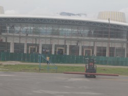 Penampakan Pesawat Dipalang dengan Batang Pisang Saat Take Off di Sentani