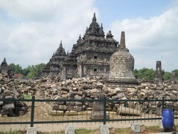 Libur Natal dan Tahun Baru, Wisatawan Serbu Candi Prambanan