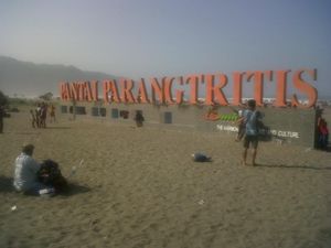 Selama Libur Lebaran, Sudah 14 Orang Tergulung Ombak Pantai Yogya Selama Libur Lebaran, Sudah 14 Orang Tergulung Ombak Pantai Yogya