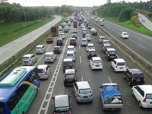Long Weekend, Tol Jakarta-Cikampek Macet 20 Km