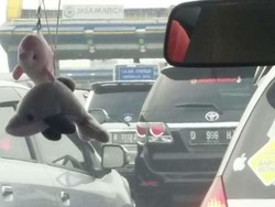 Antrean Kendaraan 2 Km Terlihat di Gerbang Tol Cikarang Arah Jakarta