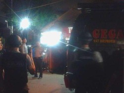 Gegana Periksa Tas Mencurigakan di Rumah Warga di Pondok Aren