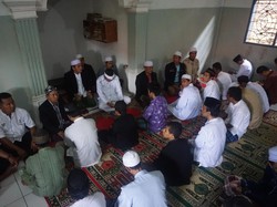 Bertandang ke Ponpes Cireok, Penampung Anak Jalanan dan Eks Caleg Stres