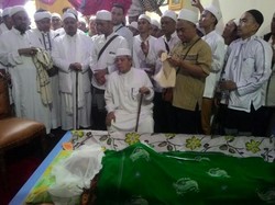 Massa FPI Berkumpul di Tebet, Bertakziah ke Rumah Habib Selon