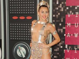 Penyesalan Miley Cyrus Tak Berbusana di Klip Wrecking Ball