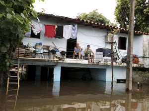 Buenos Aires Hancur Diterjang Badai Ekstrem, 1 Orang Tewas Tertimpa Pagar