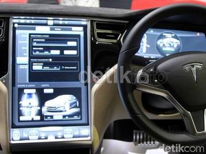 Cuma Gara-gara Layar Gagal Berfungsi, 158.000 Tesla Di-recall