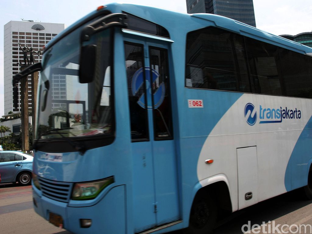 Promosikan Bus Feeder, TransJ Pasang Spanduk Bayar Sekali Rp 3.500 Promosikan Bus Feeder, TransJ Pasang Spanduk Bayar Sekali Rp 3.500