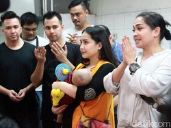 Rayakan Ultah Bareng, Raffi-Nagita Boyong Keluarga Besar ke Eropa