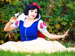 8 Vlogger yang Terkenal karena Transformasi Makeup Dramatis